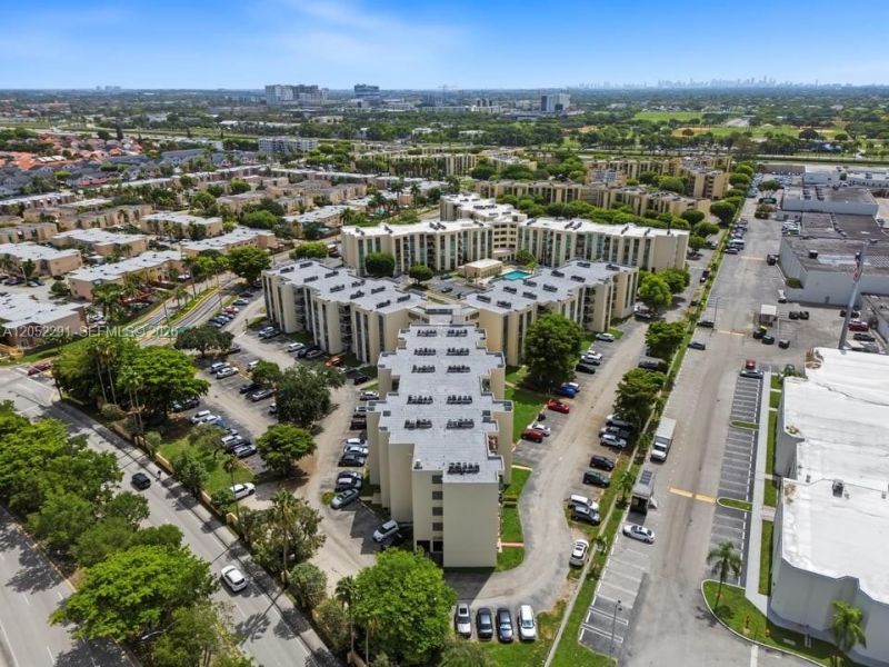 2055 SW 122nd Ave, Unit 418, Miami, FL 33175 Photo