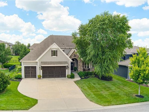 9405 W 163rd Place, Overland Park, KS 66085