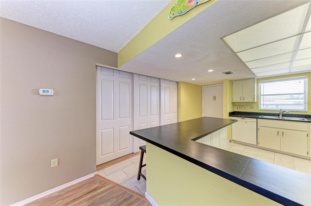 3983 Maceachen Boulevard, Unit 434, Sarasota, FL 34233 Photo