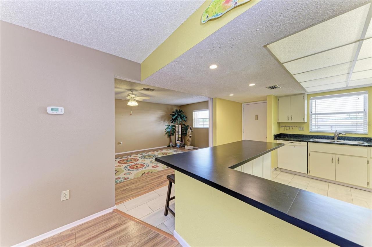 3983 Maceachen Boulevard, Unit 434, Sarasota, FL 34233 Photo