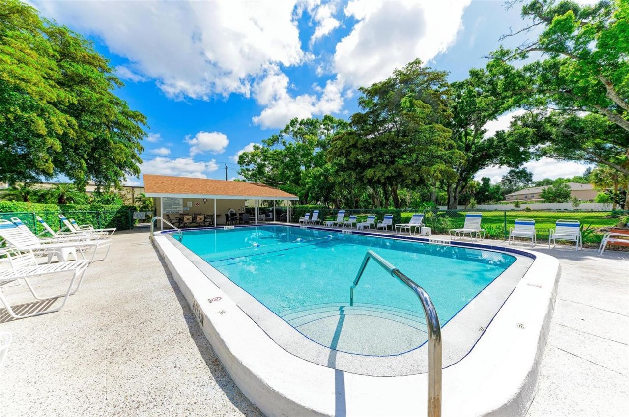 3983 Maceachen Boulevard, Unit 434, Sarasota, FL 34233 Photo