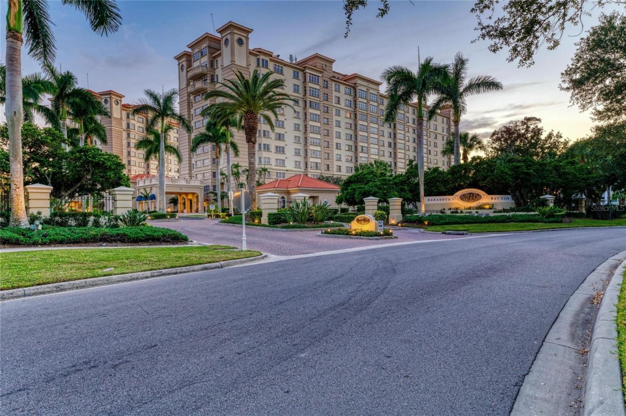 3983 Maceachen Boulevard, Unit 434, Sarasota, FL 34233 Photo