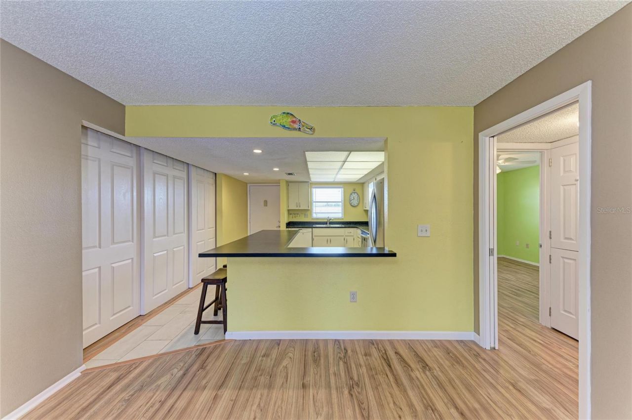 3983 Maceachen Boulevard, Unit 434, Sarasota, FL 34233 Photo