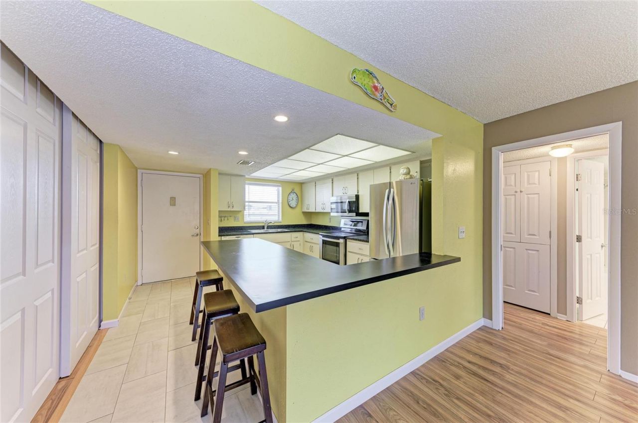 3983 Maceachen Boulevard, Unit 434, Sarasota, FL 34233 Photo