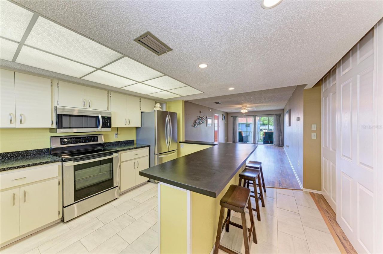 3983 Maceachen Boulevard, Unit 434, Sarasota, FL 34233 Photo
