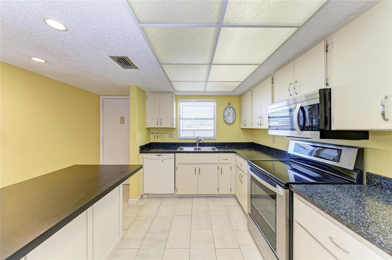 3983 Maceachen Boulevard, Unit 434, Sarasota, FL 34233 Photo