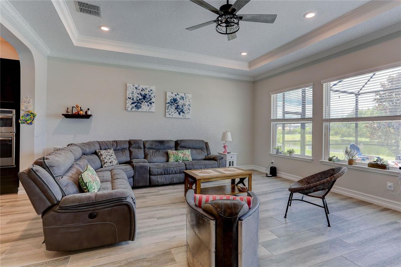 18014 Woodland View Drive, Lutz, FL 33548 Photo