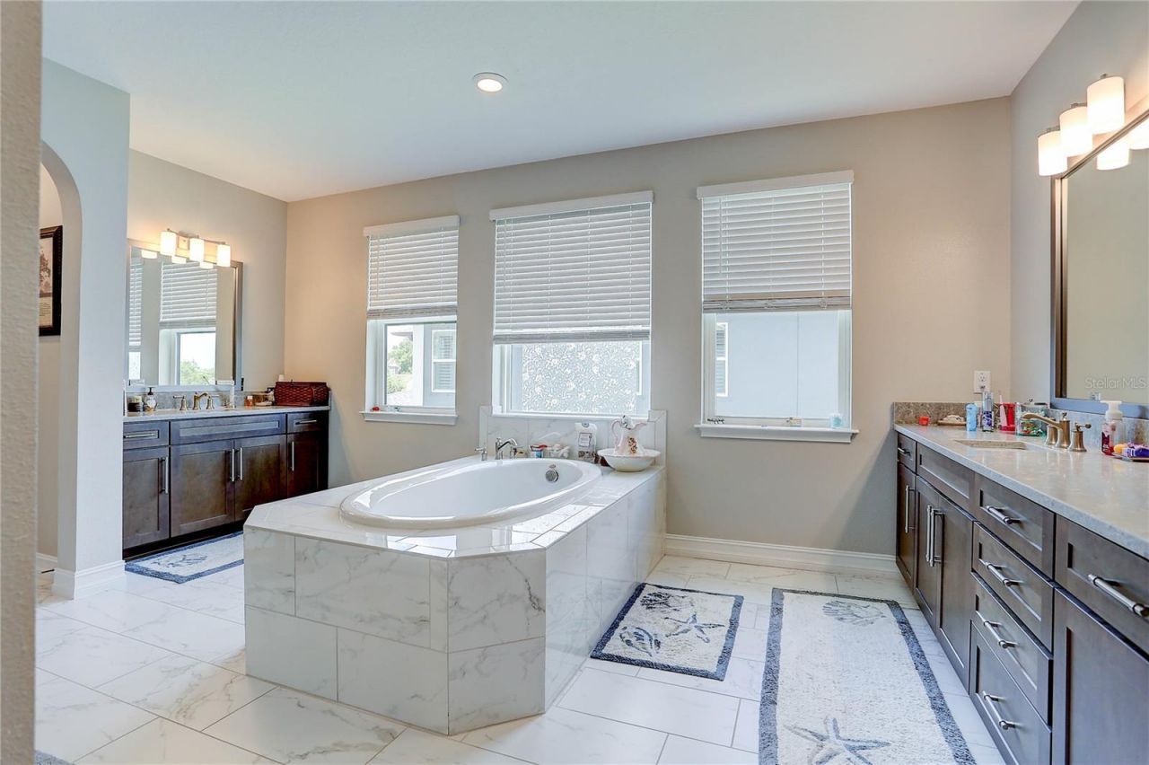 18014 Woodland View Drive, Lutz, FL 33548 Photo