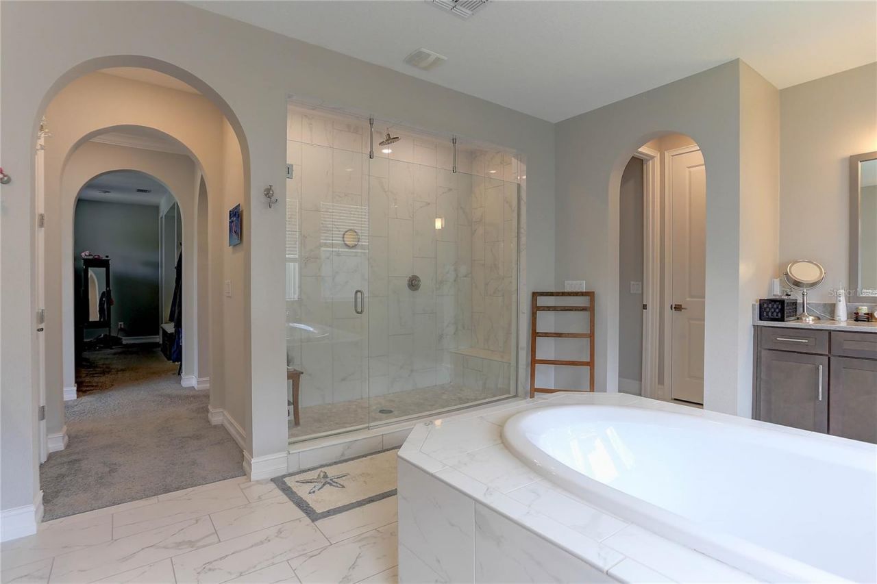 18014 Woodland View Drive, Lutz, FL 33548 Photo