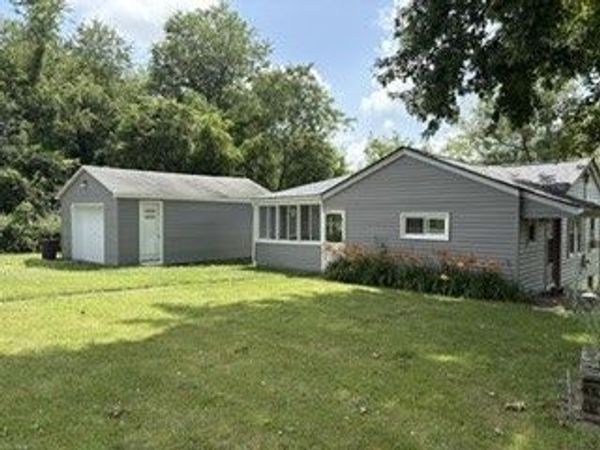 6365 Tuscarawas Rd, Industry, PA 15052