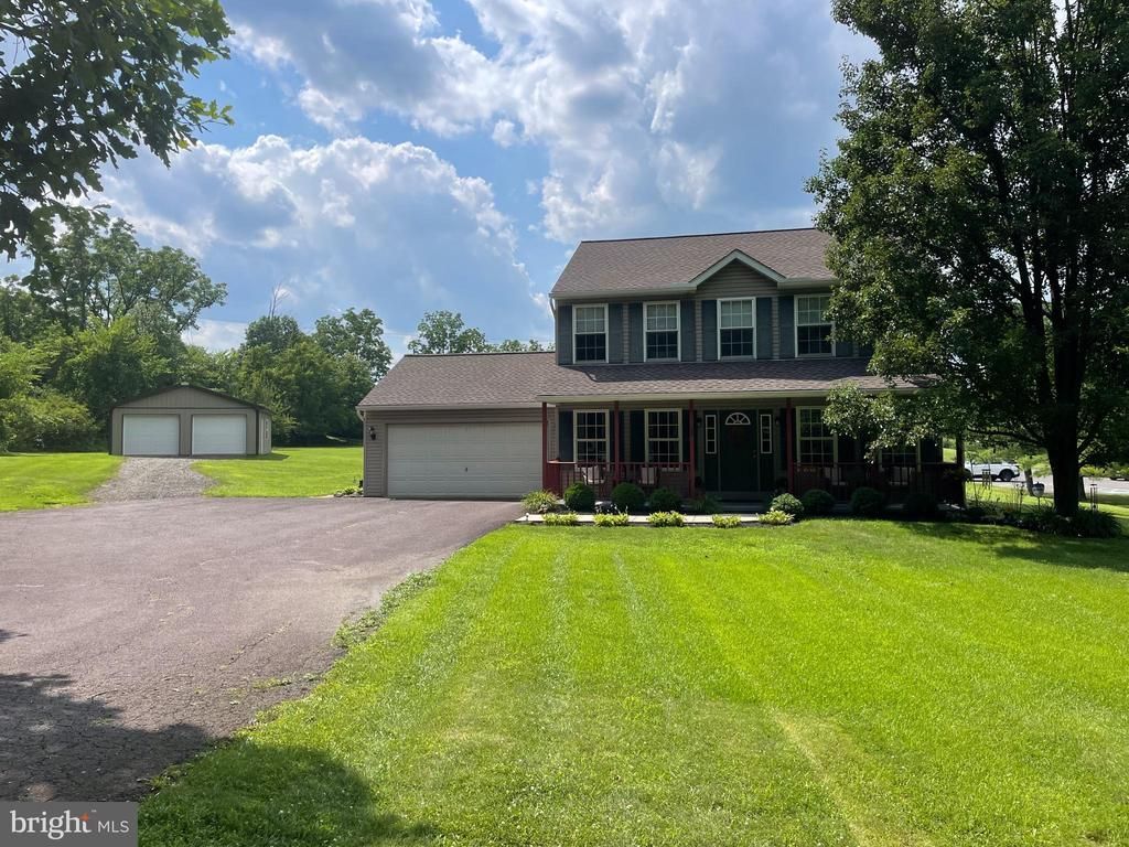 24 HENDRICKS ROAD , PERKIOMENVILLE, PA 18074