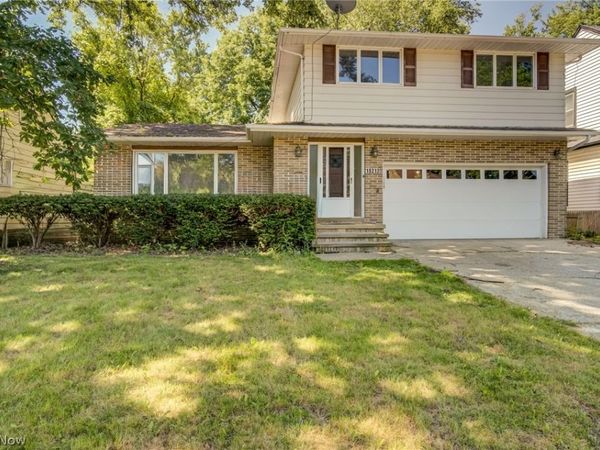 18212 Cornwall Road , Cleveland, OH 44119