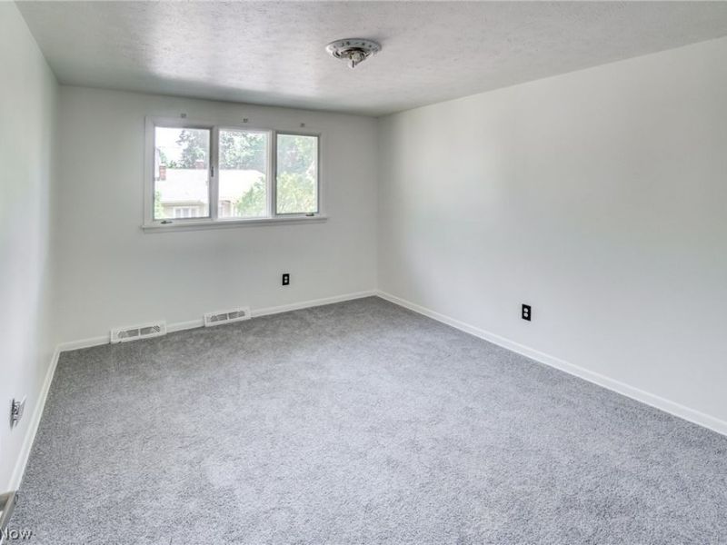 18212 Cornwall Road, Cleveland, OH 44119 Photo 10