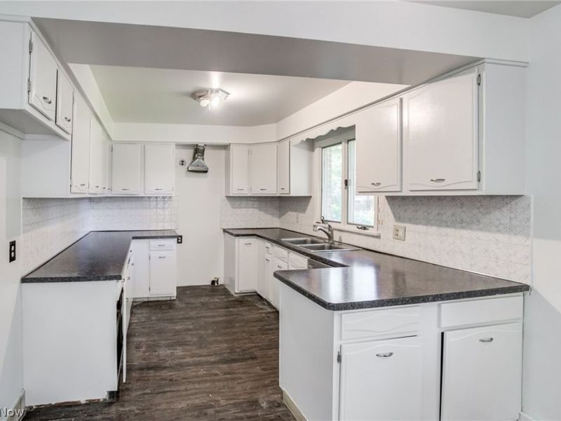 18212 Cornwall Road, Cleveland, OH 44119 Photo 5