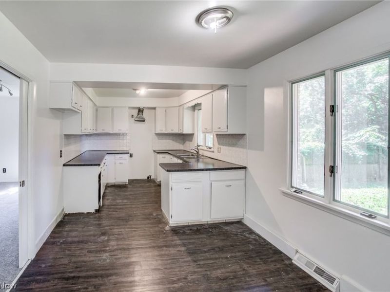 18212 Cornwall Road, Cleveland, OH 44119 Photo 6