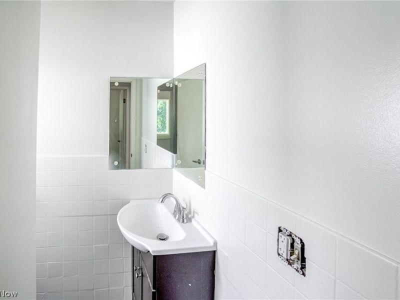 18212 Cornwall Road, Cleveland, OH 44119 Photo 8