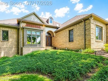 1021 Valleyview Drive, Orion Twp, MI 48348