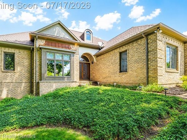 1021 Valleyview Drive, Orion Twp, MI 48348