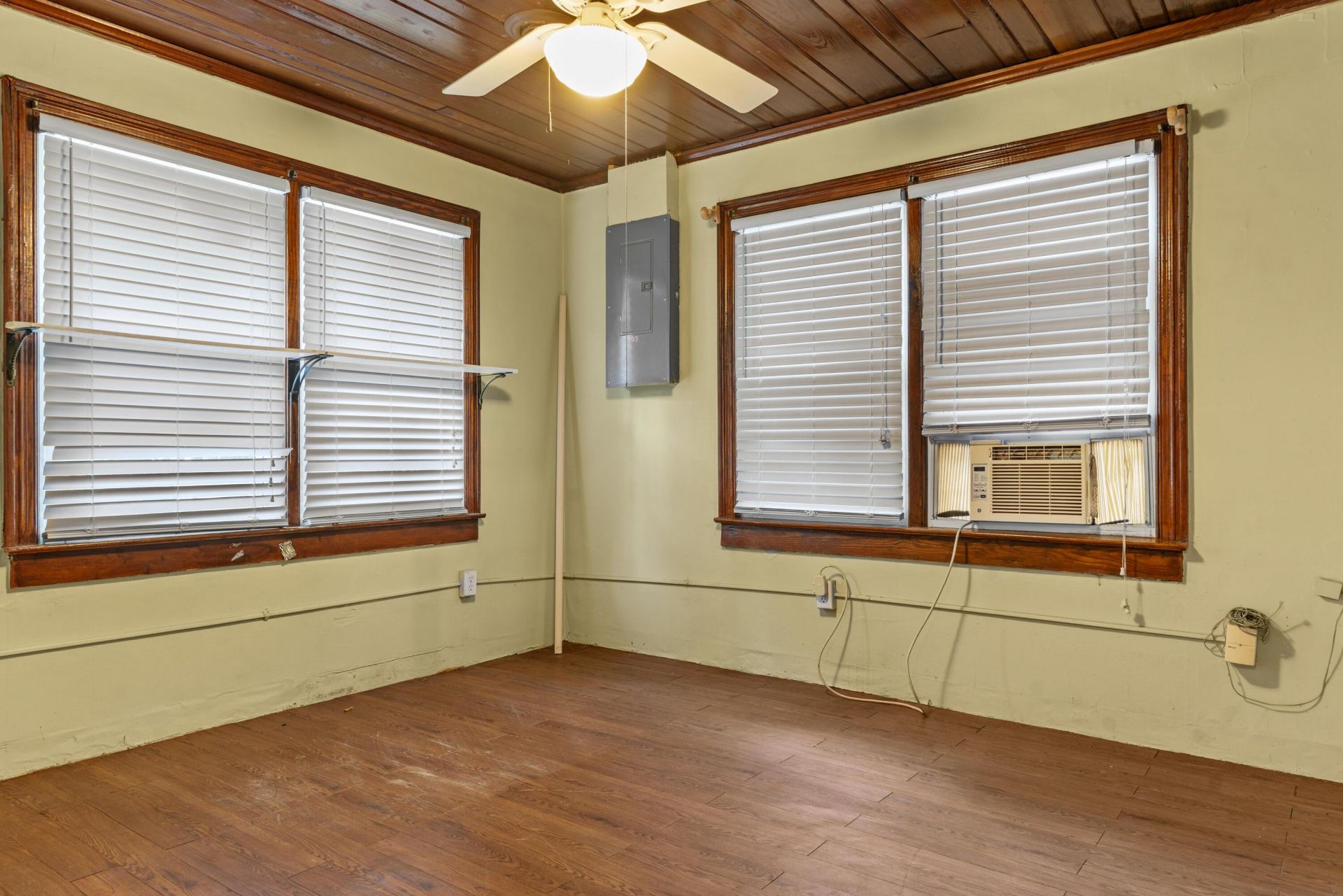 307 Woodhaven Street Photo 9