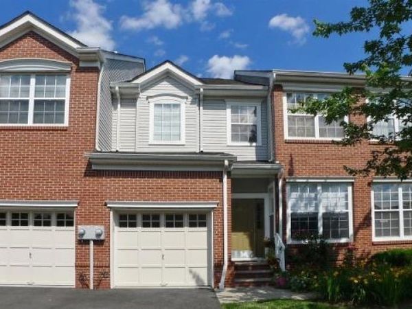19 Gordon Cir, Parsippany-Troy Hills, NJ 07054