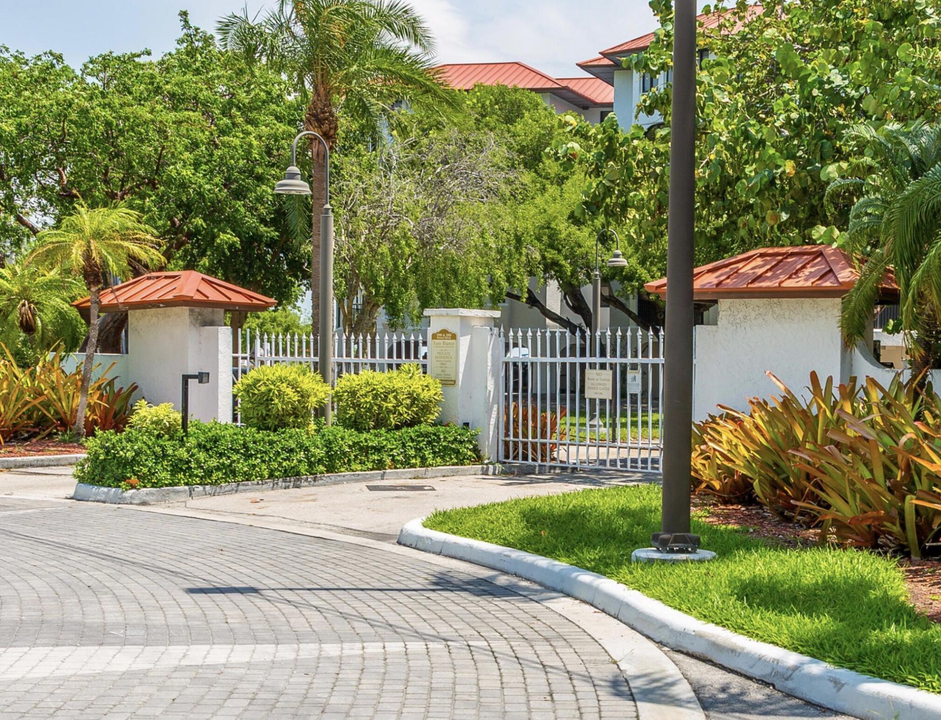 2000 Overseas Highway, Unit APT 4G, Marathon, FL 33050 Photo