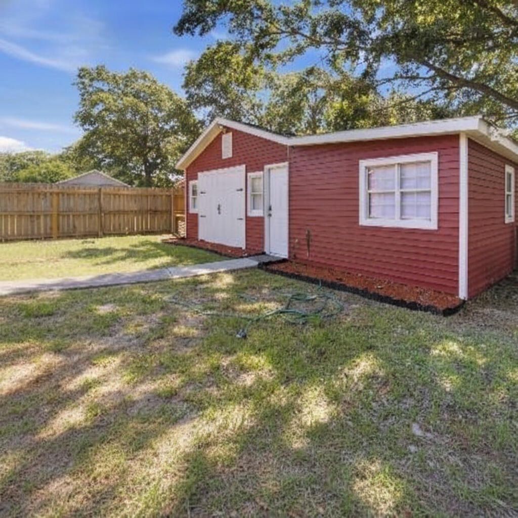1235 Fort Drive Photo 4