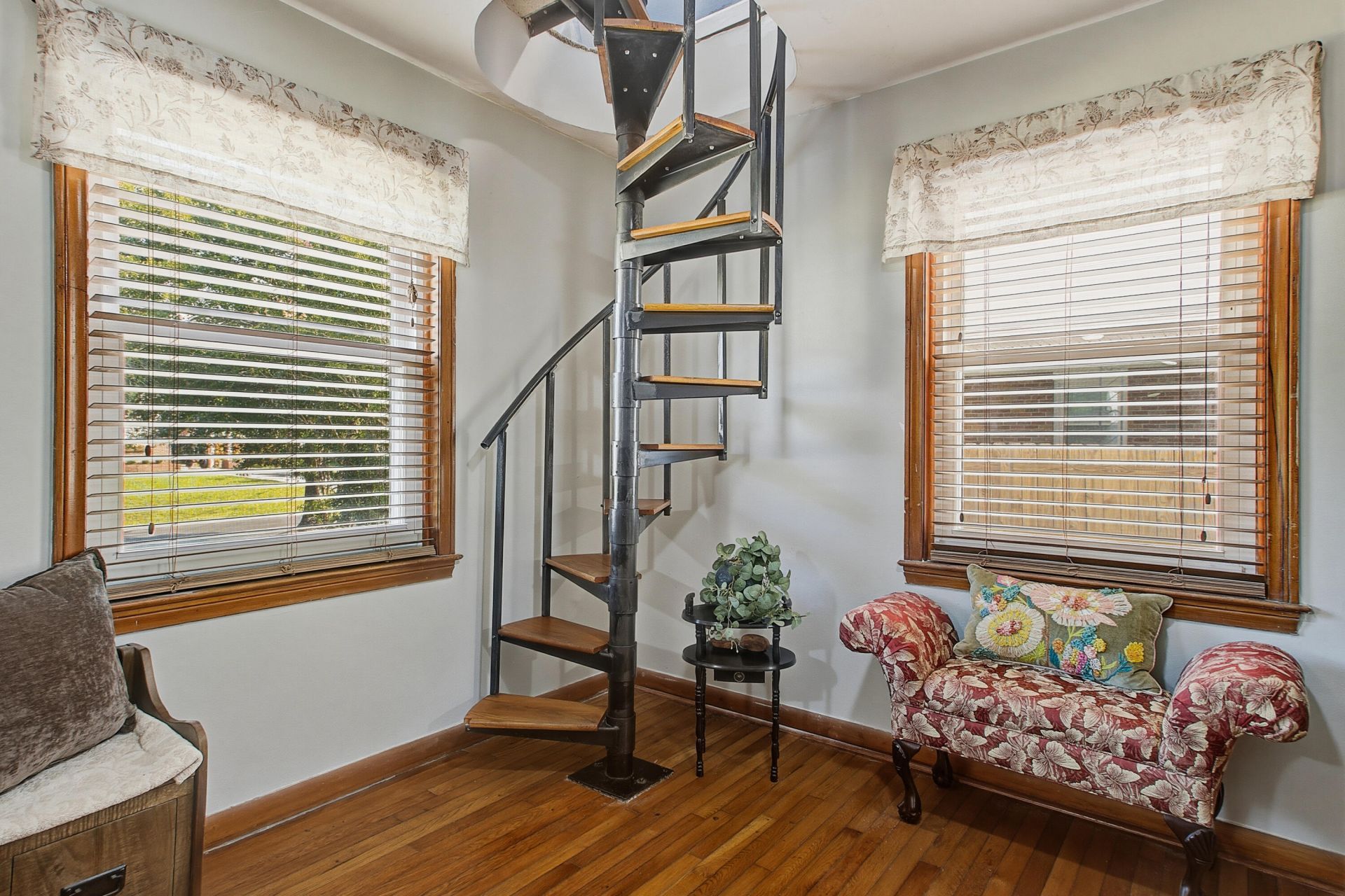1235 Fort Drive Photo 8