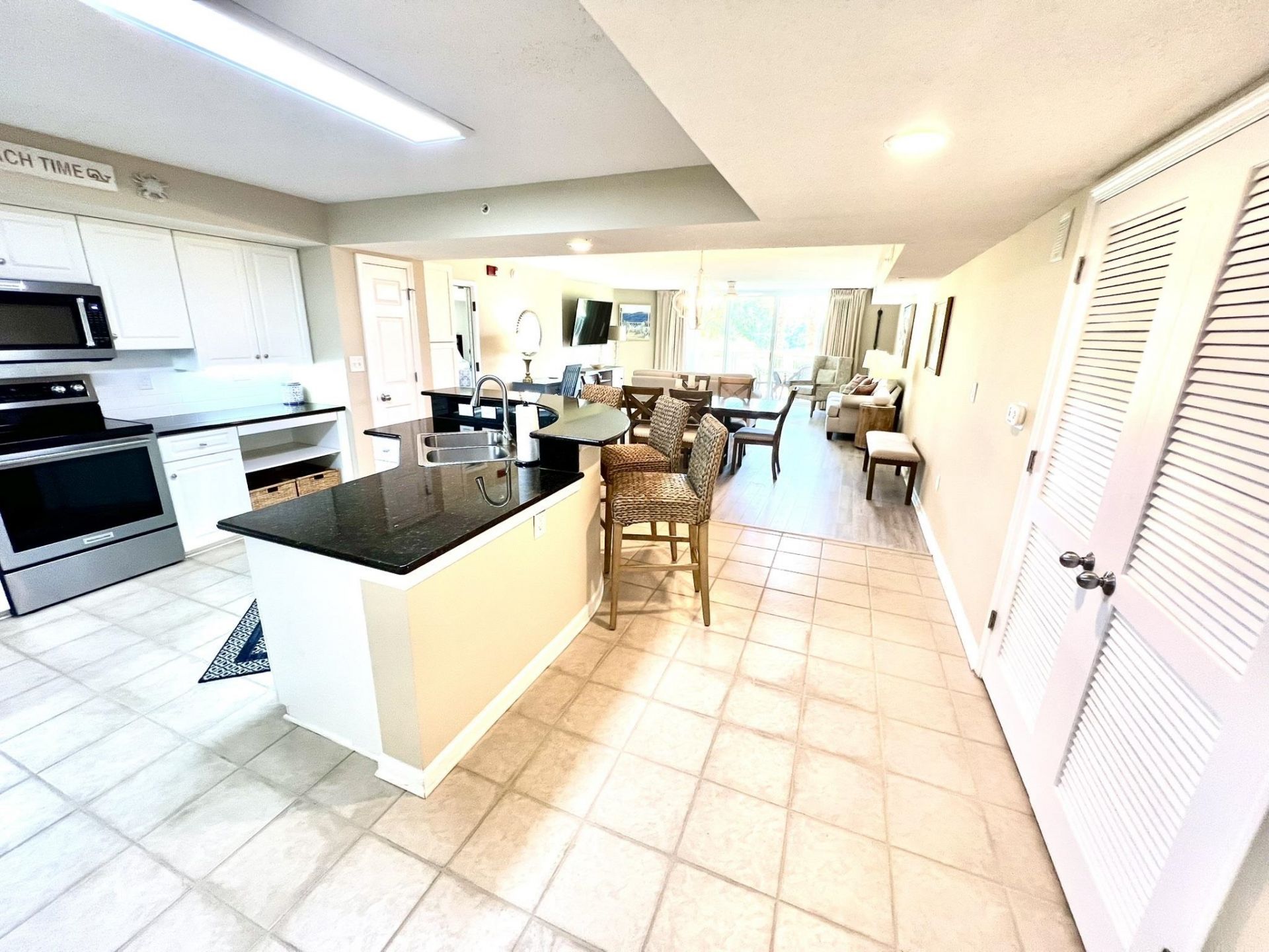 2151 Bridgeview Ct. Photo 4
