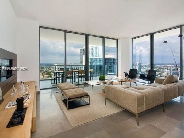 88 SW 7th St , Unit 2712, Miami, FL 33130