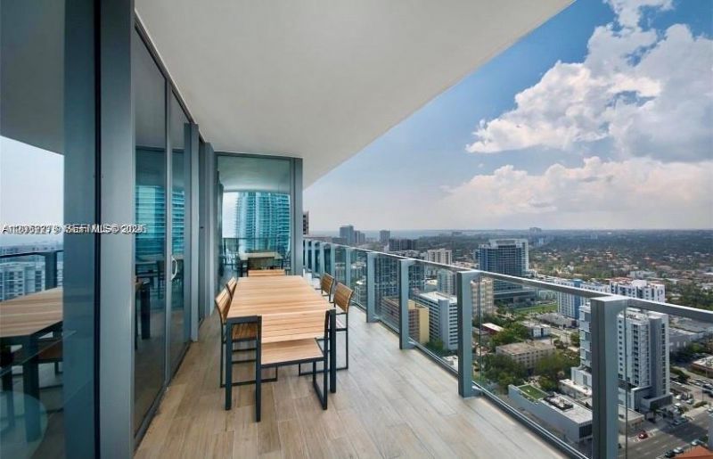 88 SW 7th St , Unit 2712, Miami, FL 33130 Photo