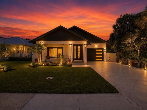 813 E 1ST AVENUE , NEW SMYRNA BEACH, FL 32169