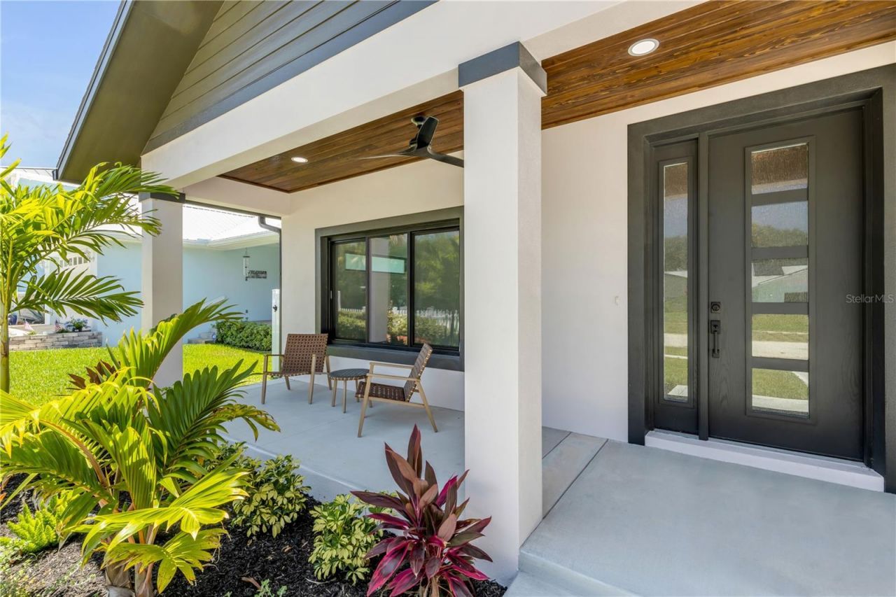 813 E 1st Avenue, New Smyrna Beach, FL 32169 Photo
