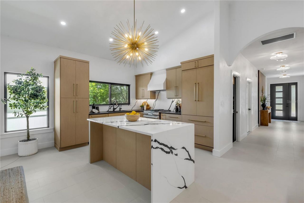 813 E 1st Avenue, New Smyrna Beach, FL 32169 Photo