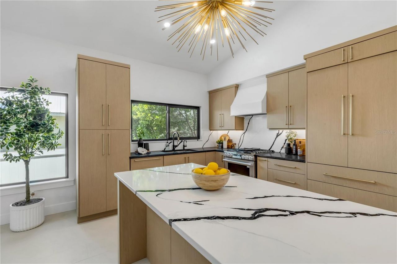 813 E 1st Avenue, New Smyrna Beach, FL 32169 Photo