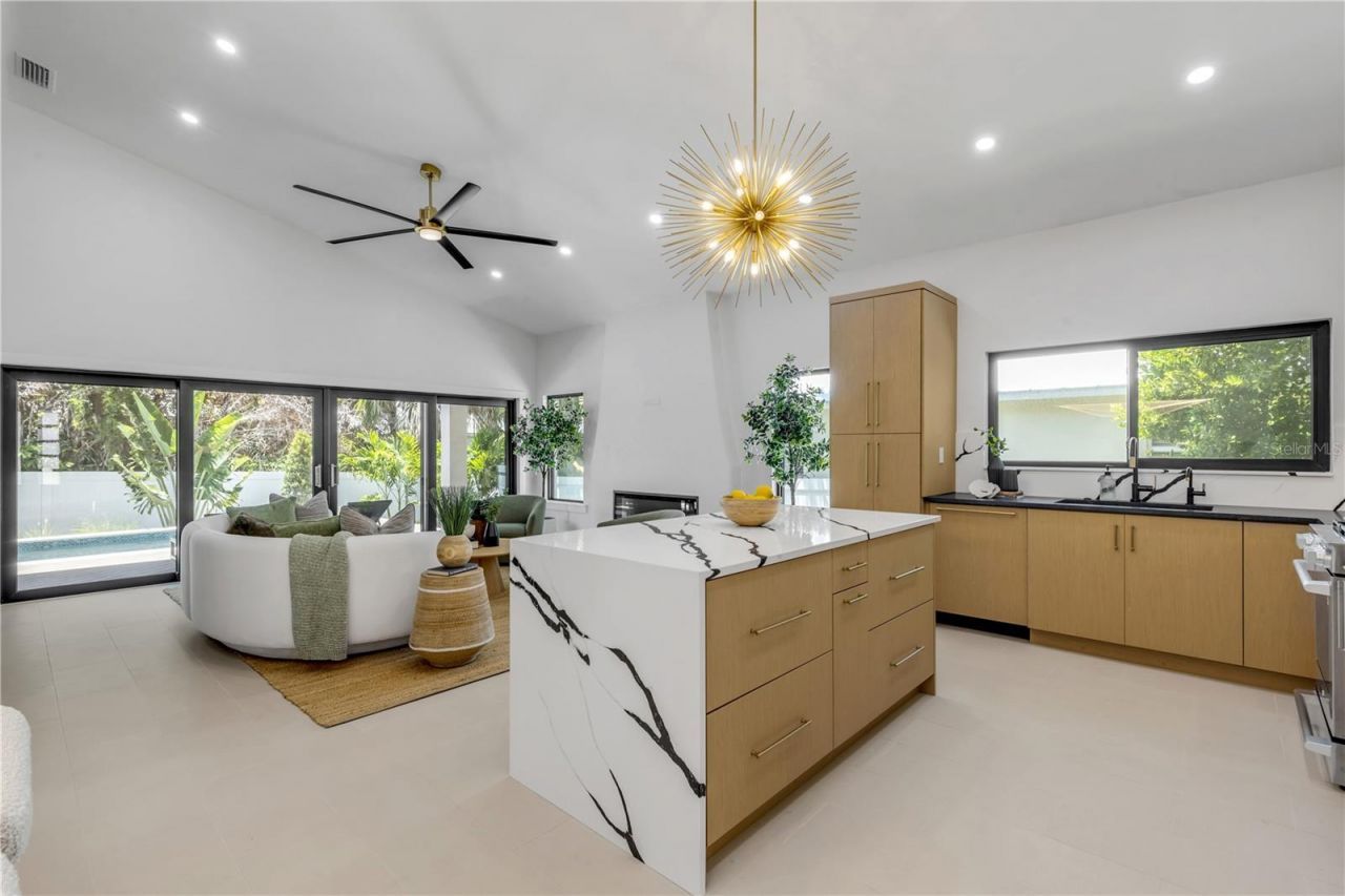 813 E 1st Avenue, New Smyrna Beach, FL 32169 Photo