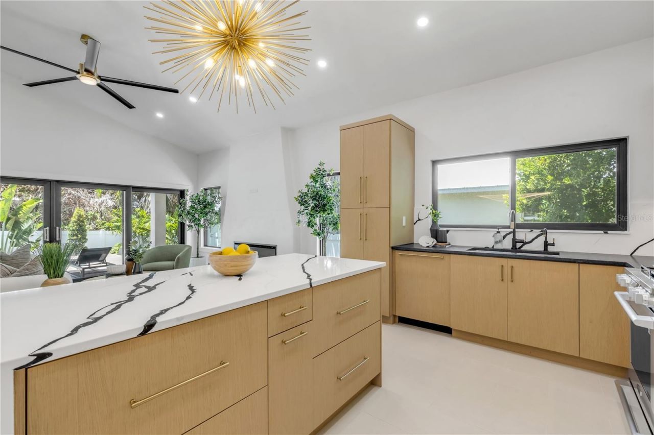813 E 1st Avenue, New Smyrna Beach, FL 32169 Photo
