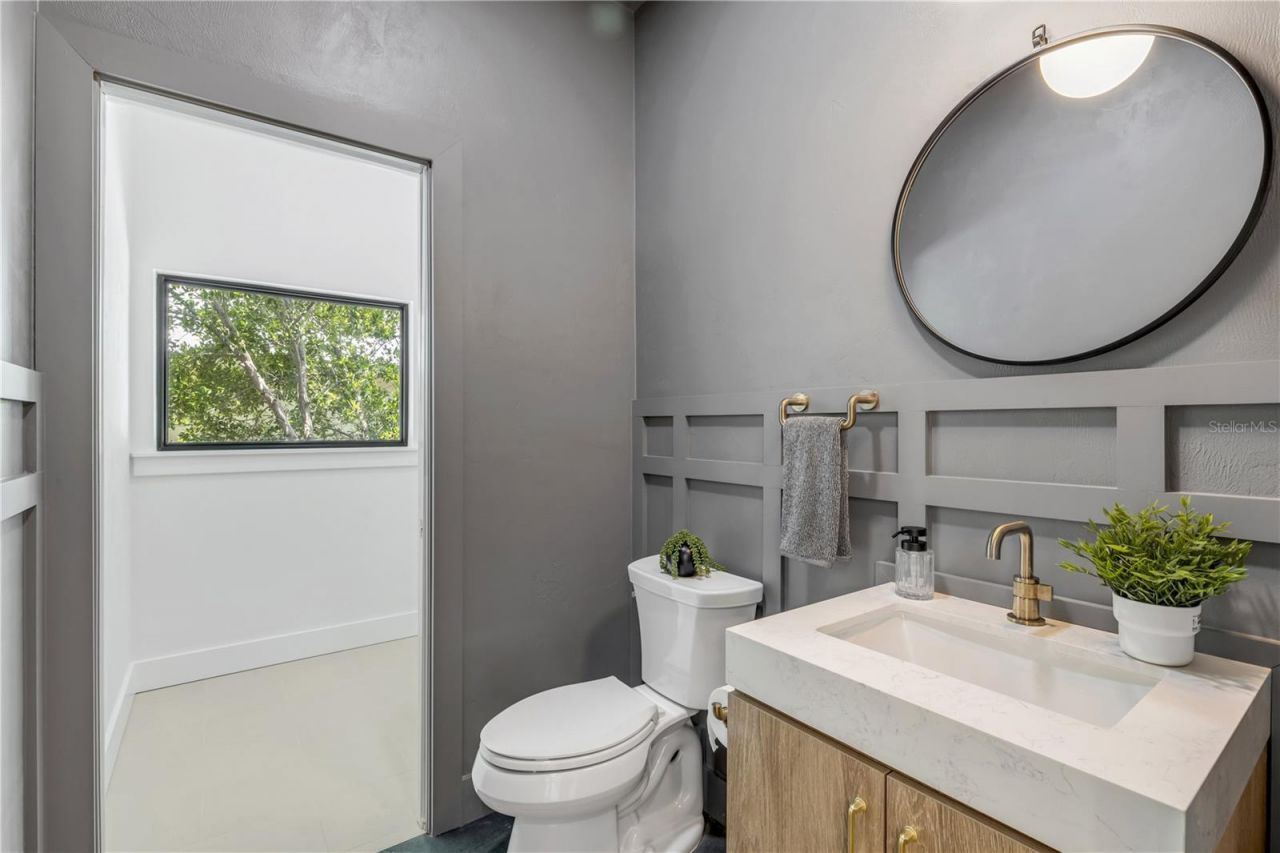 813 E 1st Avenue, New Smyrna Beach, FL 32169 Photo