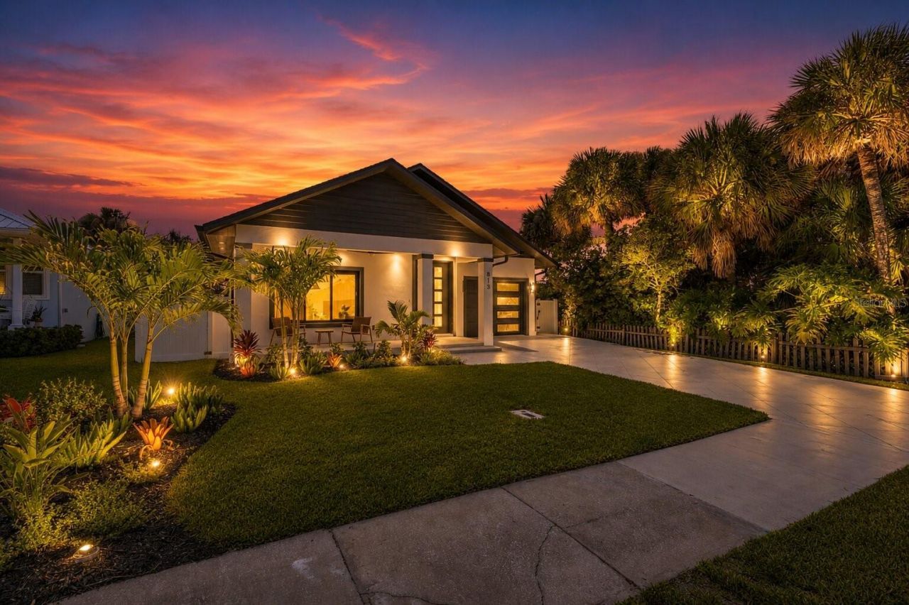 813 E 1st Avenue, New Smyrna Beach, FL 32169 Photo