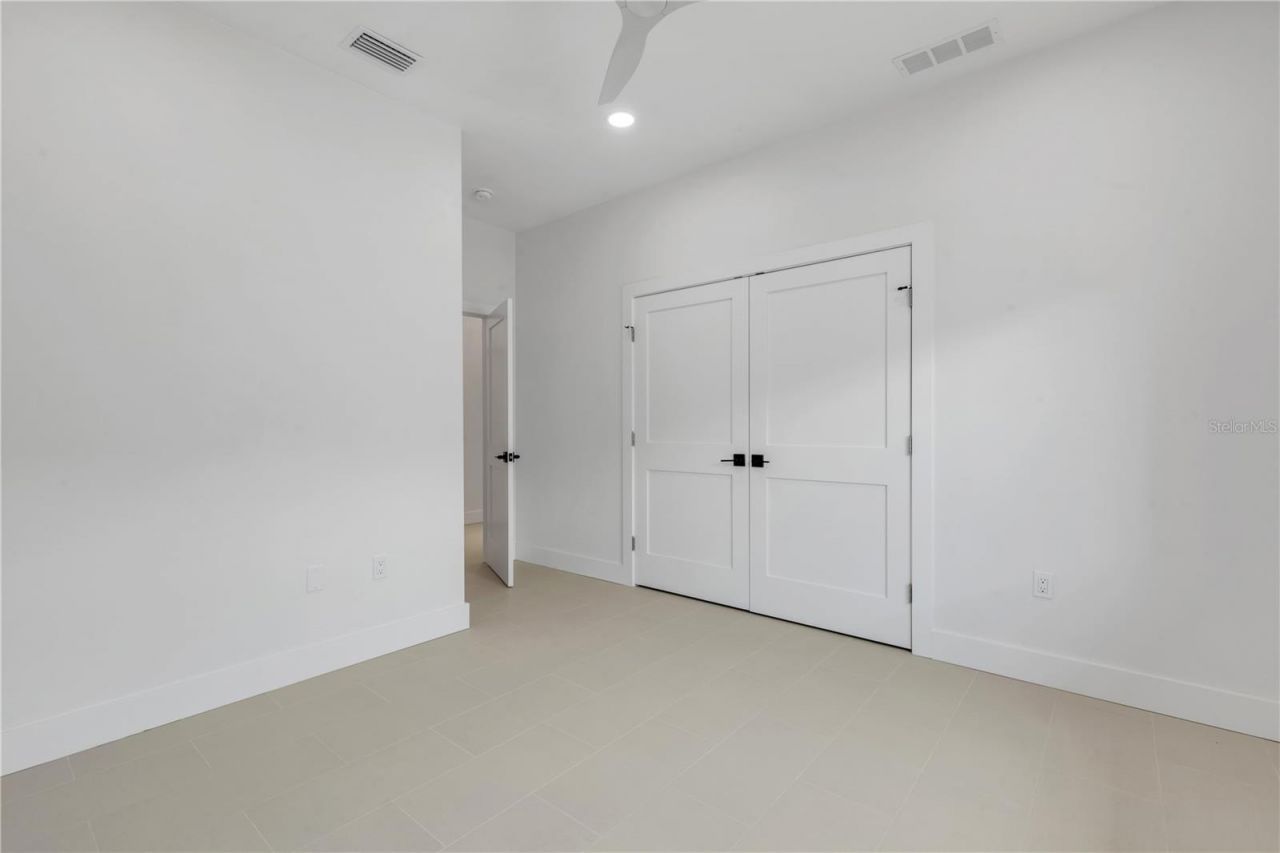 813 E 1st Avenue, New Smyrna Beach, FL 32169 Photo