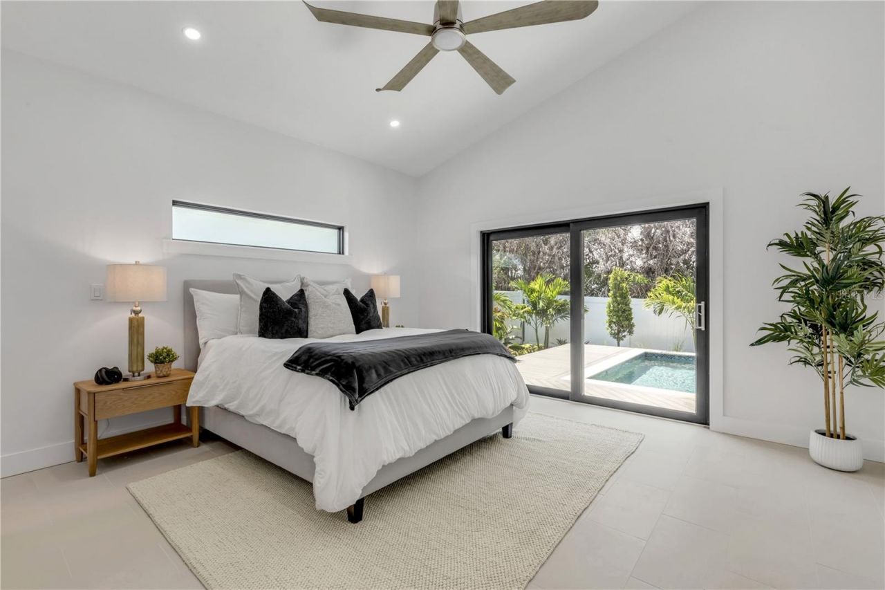 813 E 1st Avenue, New Smyrna Beach, FL 32169 Photo