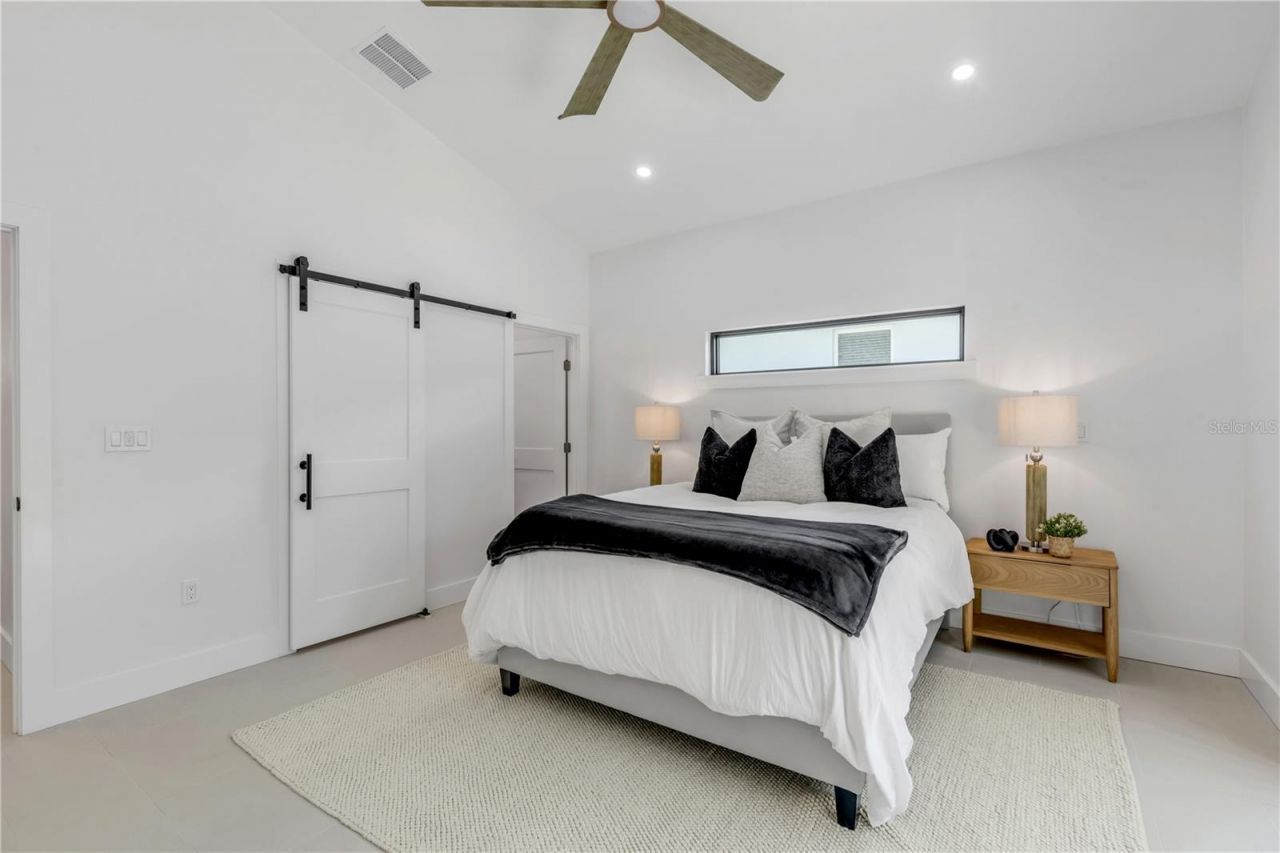 813 E 1st Avenue, New Smyrna Beach, FL 32169 Photo