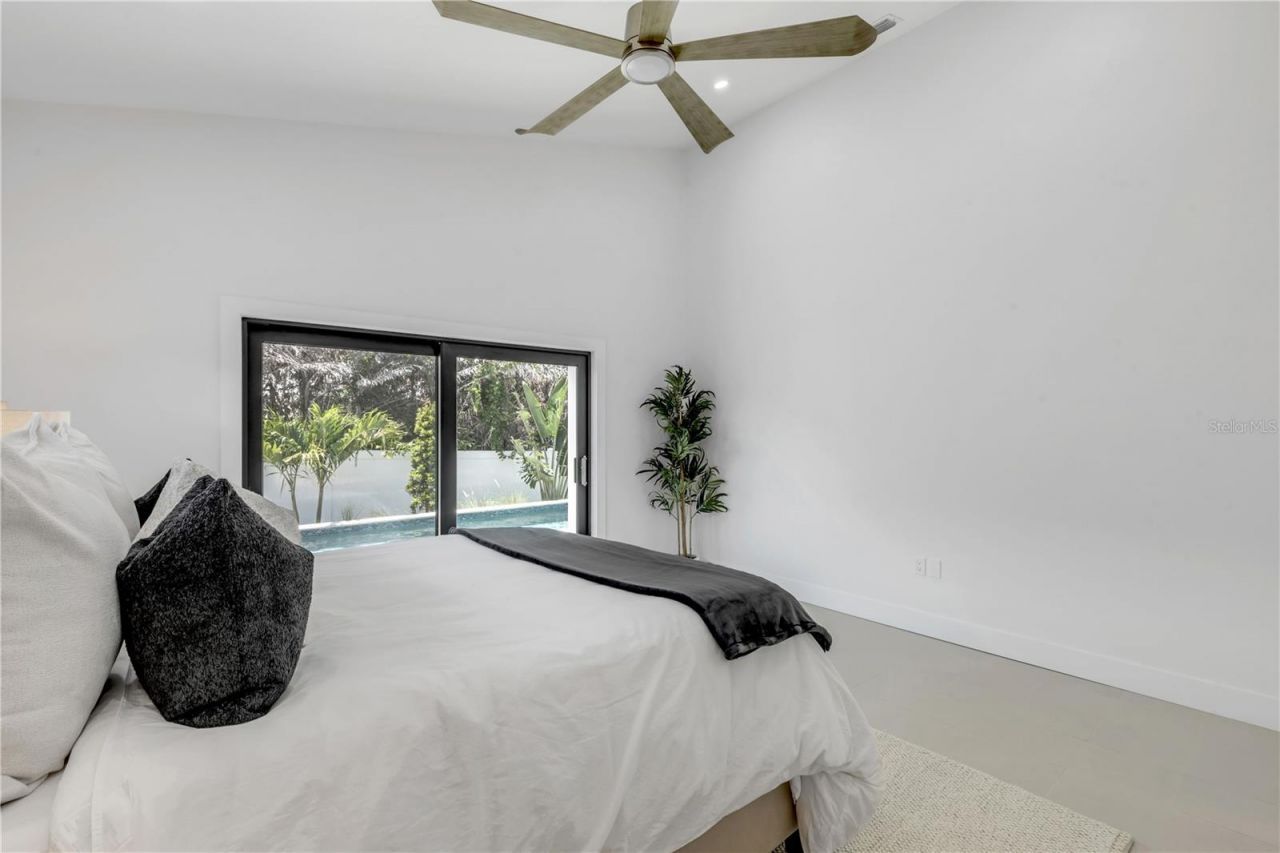 813 E 1st Avenue, New Smyrna Beach, FL 32169 Photo