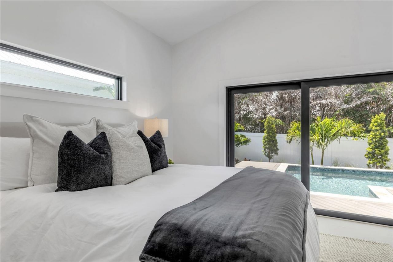 813 E 1st Avenue, New Smyrna Beach, FL 32169 Photo
