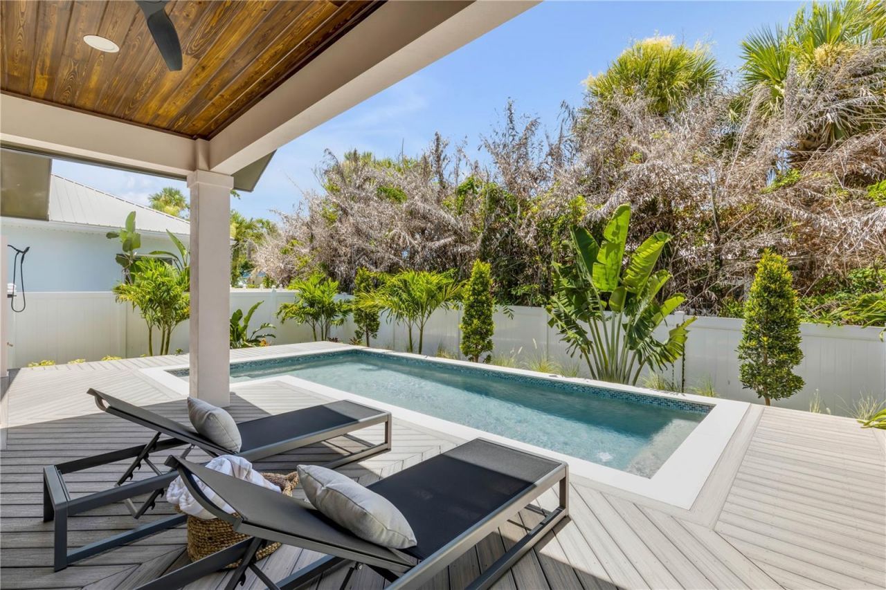 813 E 1st Avenue, New Smyrna Beach, FL 32169 Photo