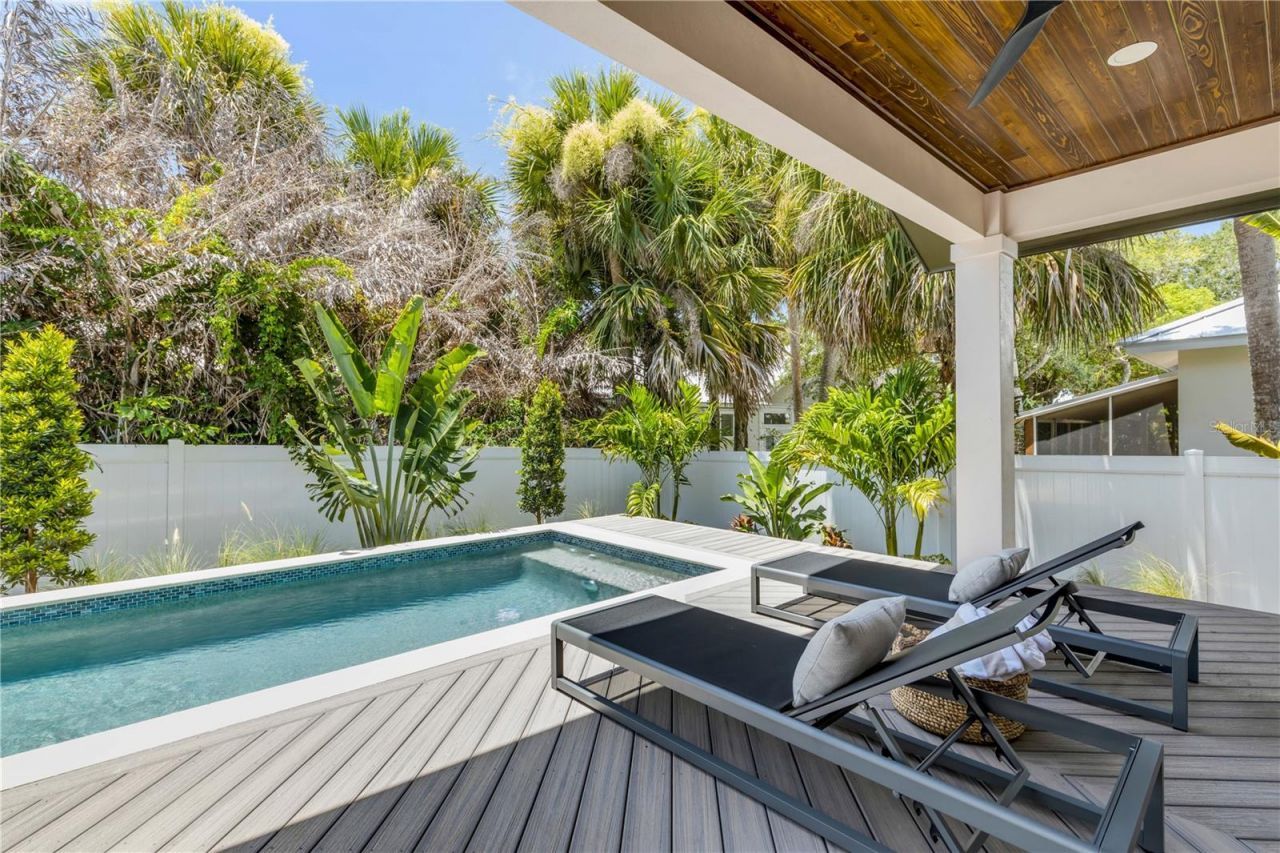 813 E 1st Avenue, New Smyrna Beach, FL 32169 Photo