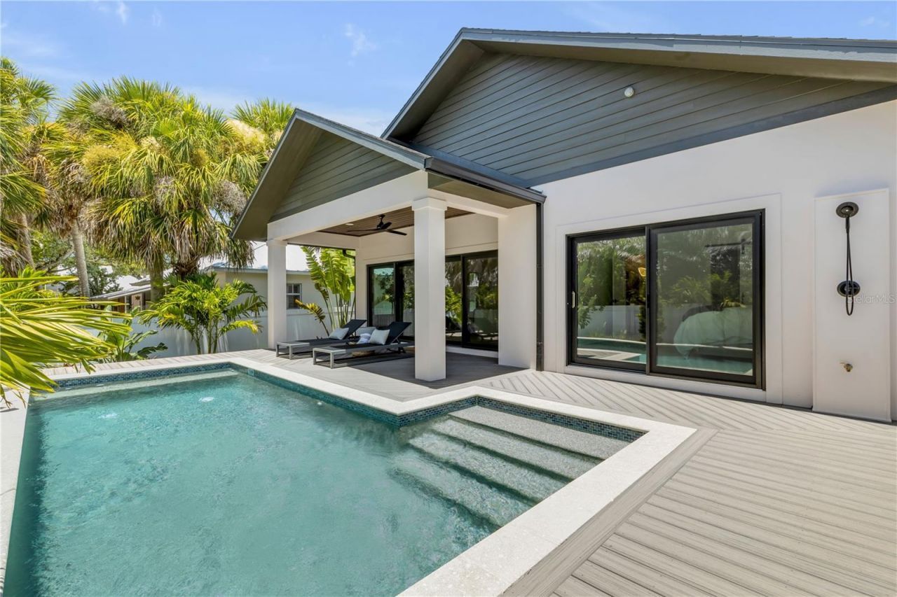 813 E 1st Avenue, New Smyrna Beach, FL 32169 Photo