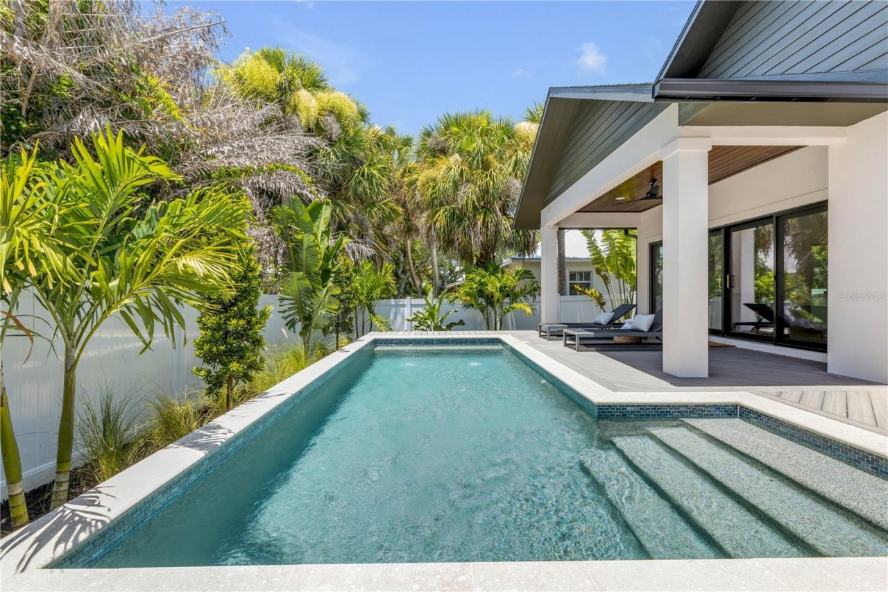 813 E 1st Avenue, New Smyrna Beach, FL 32169 Photo