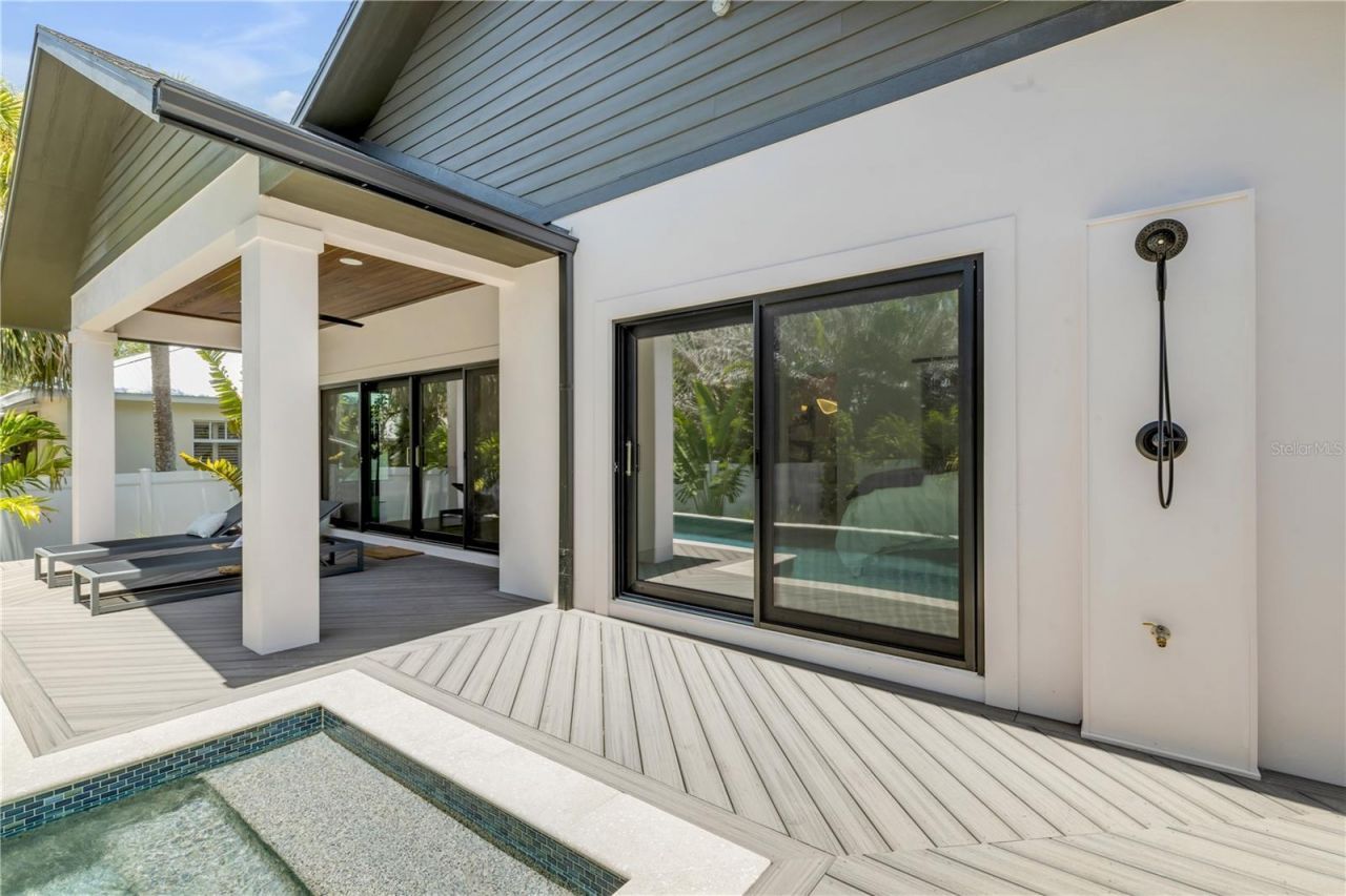 813 E 1st Avenue, New Smyrna Beach, FL 32169 Photo