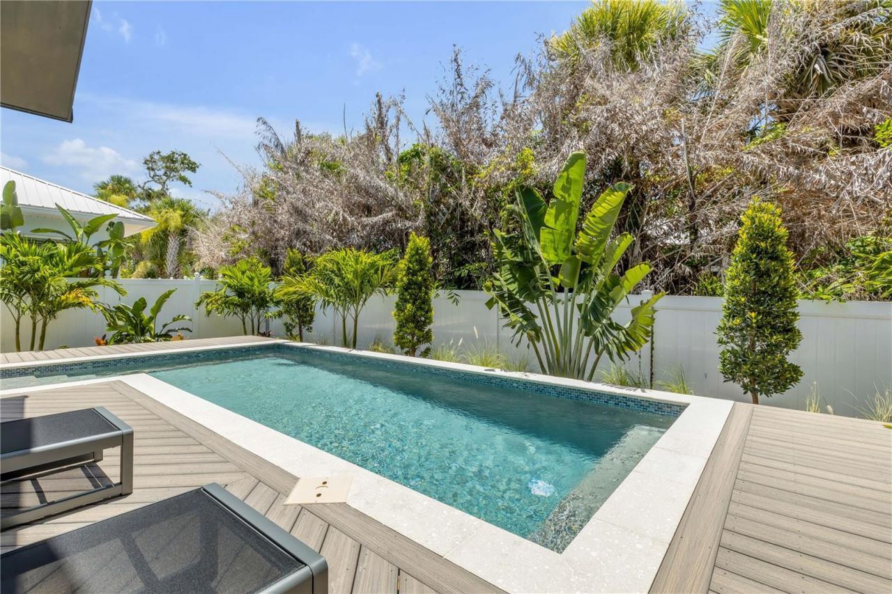 813 E 1st Avenue, New Smyrna Beach, FL 32169 Photo