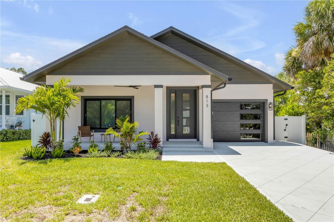 813 E 1st Avenue, New Smyrna Beach, FL 32169 Photo